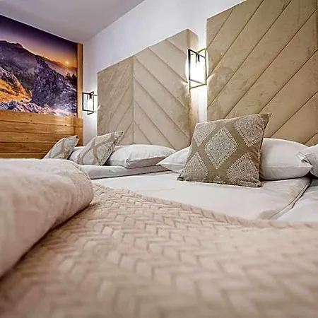 Dworek Nad Jalowcami Z Jacuzzi Szálloda